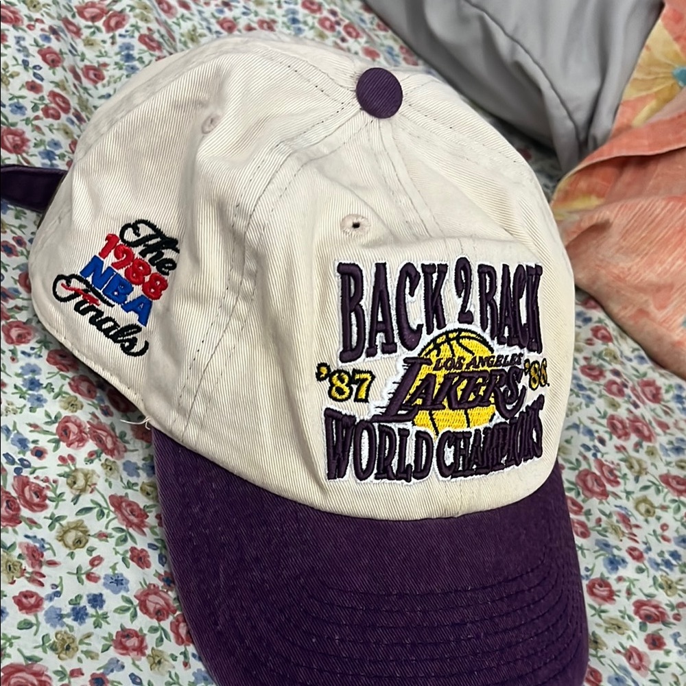 NBA Finals cap Mitchell & Ness - Cream and Purple